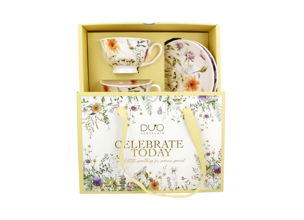 Un set de două cești și farfurioare regale  PANSY  din seria Royal Flowers, 250 ml