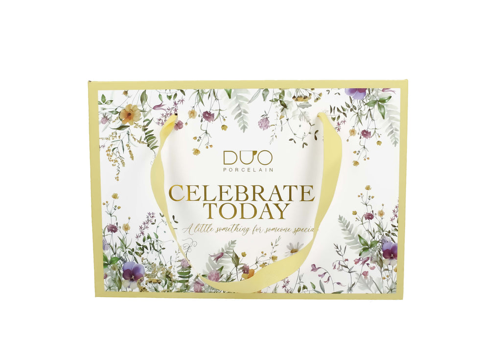 Un set de două cești și farfurioare regale  PANSY  din seria Royal Flowers, 250 ml