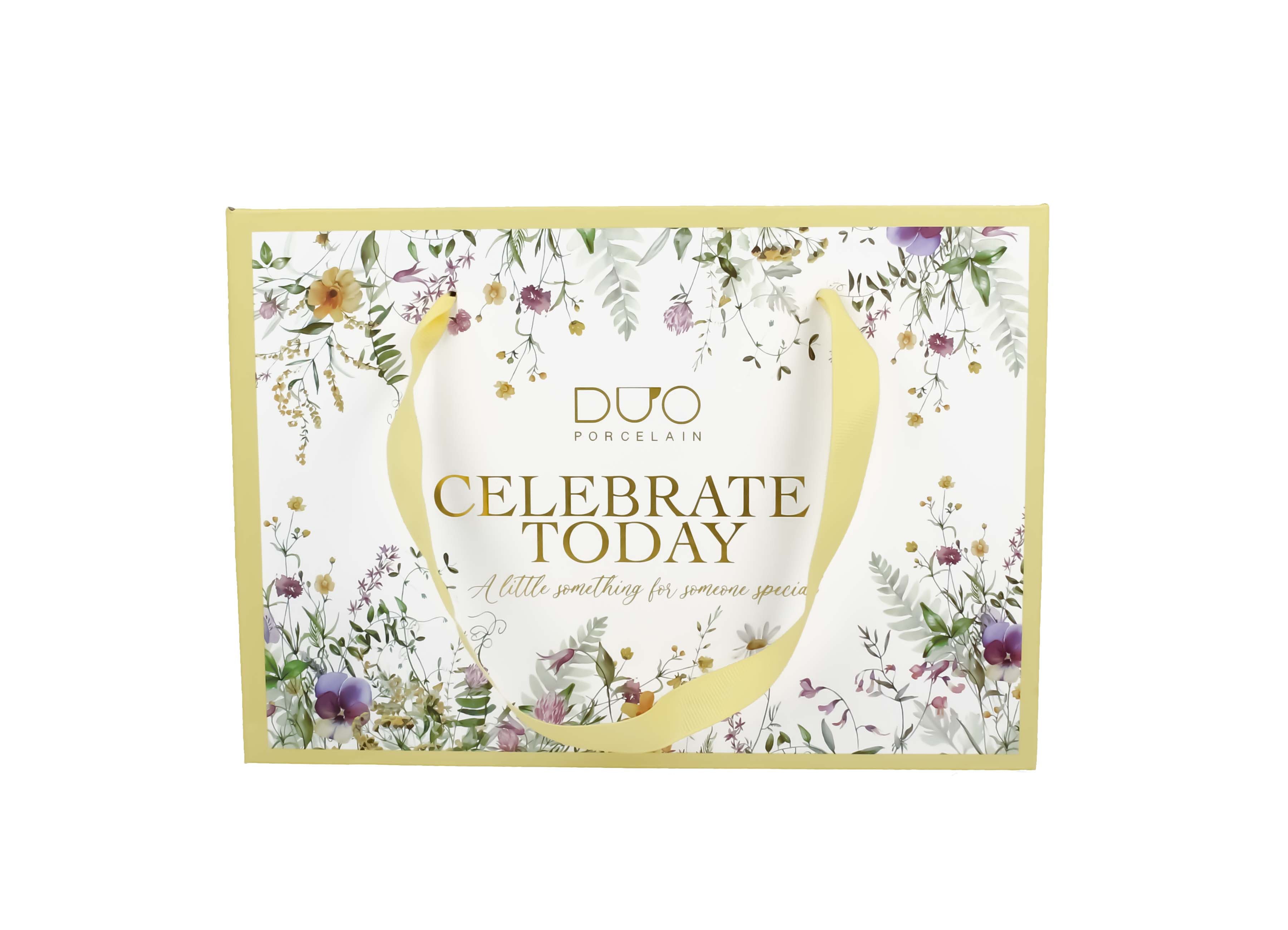 Un set de două cești și farfurioare regale  PANSY  din seria Royal Flowers, 250 ml