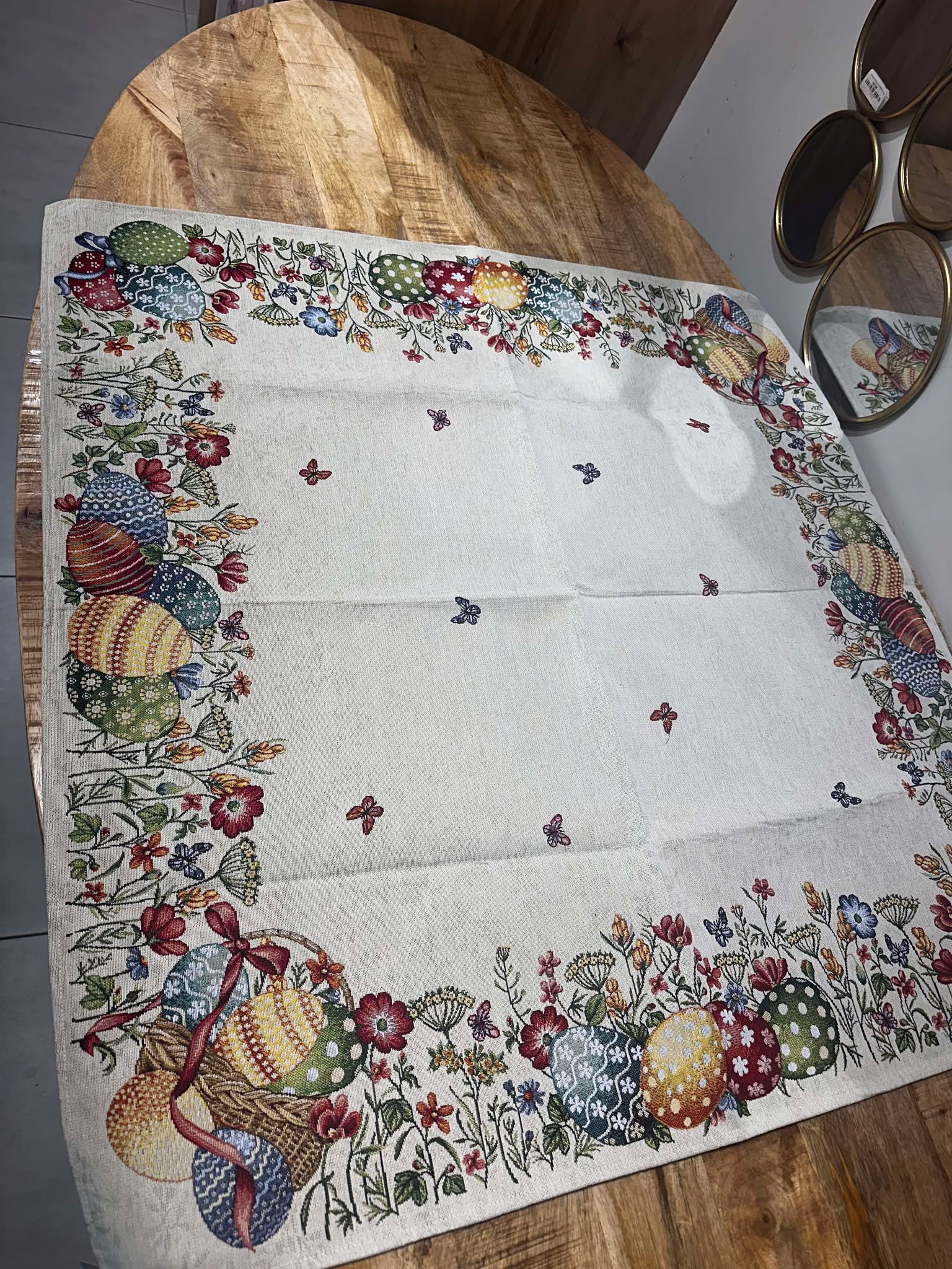 Fata de masa decorativa , cu motiv de Paste , multicolora