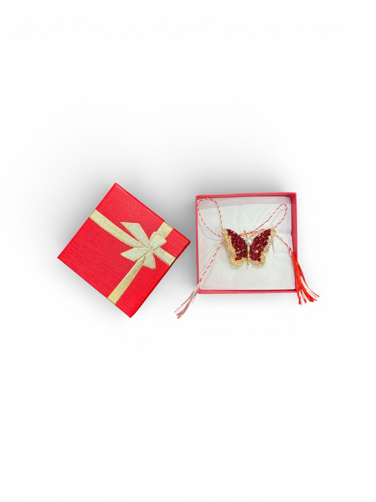 Martisor Brosa ambalat in cutie, design fluturas rosu-auriu, 4 cm