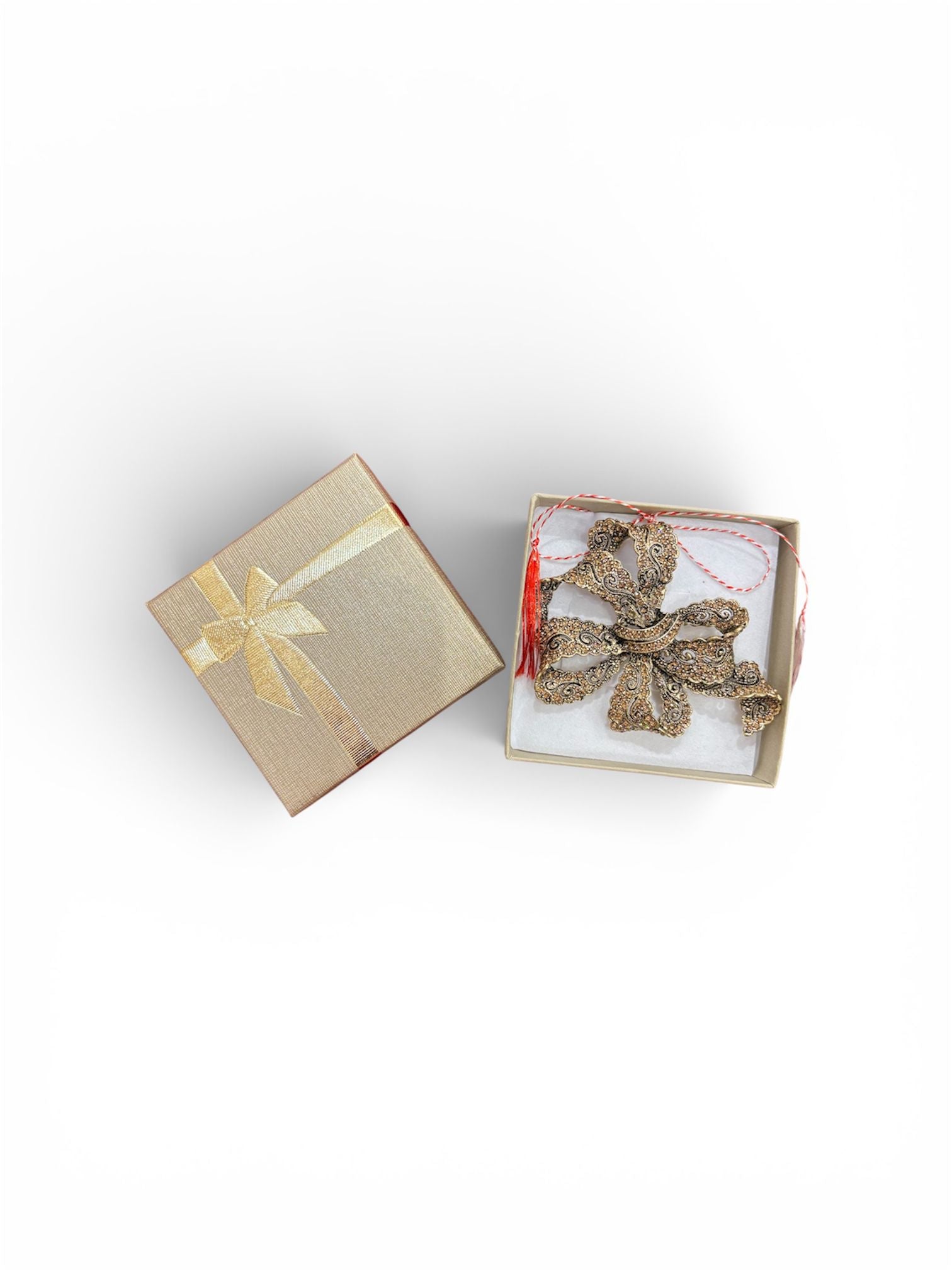 Martisor brosa design funda aurie, ambalat in cutie, 6,5 cm