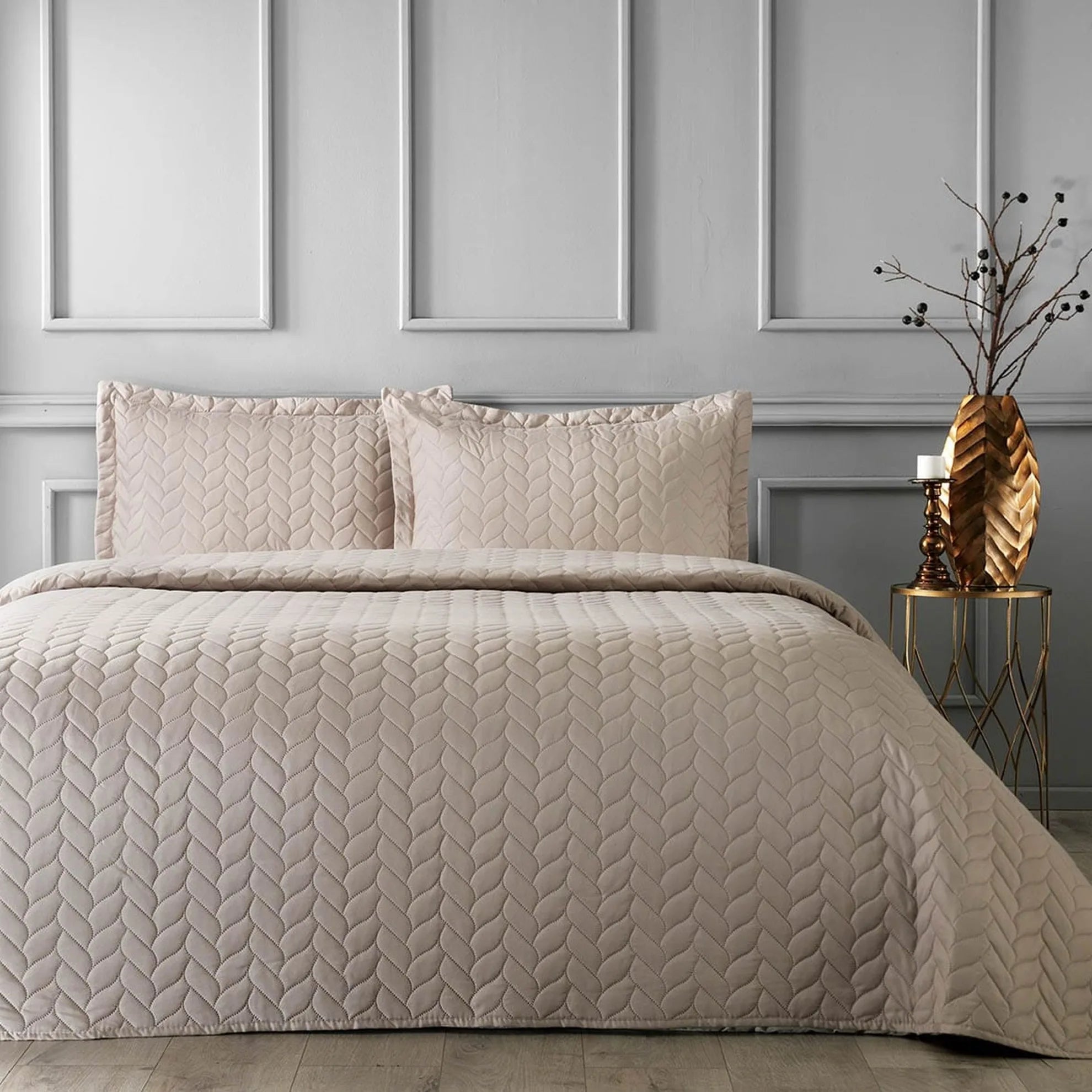 Set de lux, cuvertura 250x260 cm si 2 fete de perna 60x70 cm, TAC, Glory  Bej